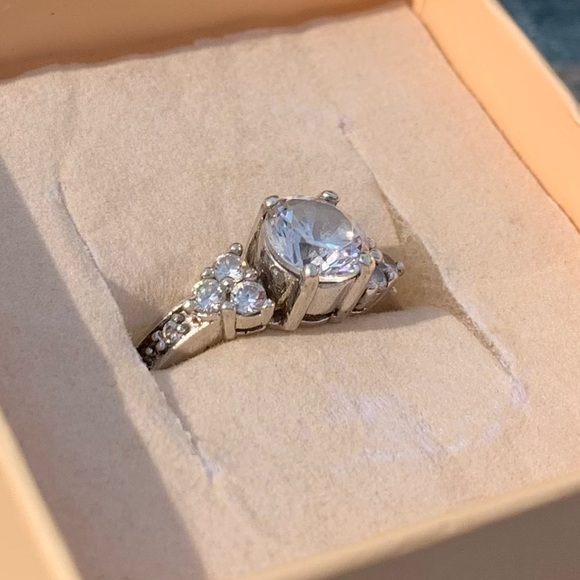 Beautiful Vintage Sterling Silver CZ Graduated Engagement Ring size 8.75 - Picture 8 of 12